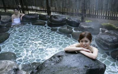 為夏天比基尼，鄭州妹子寒冬泡溫泉的秘密