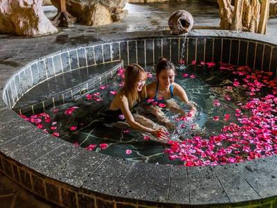 冰火串線，玩轉羅田——漂流進士河、養生三里畈溫泉、避暑薄刀峰勁爽來襲！