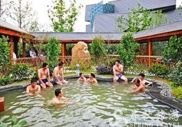 恐龍谷溫泉旅游 穿越侏羅紀的溫暖之旅