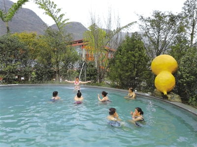 落別溫泉 山野間的溫潤寶藏，何以備受游客青睞？